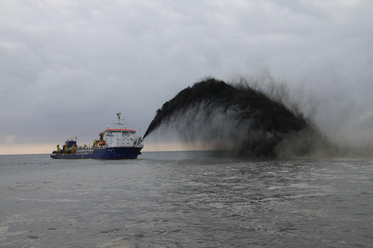 WASSP Multibeam boards chinese dredging vessel